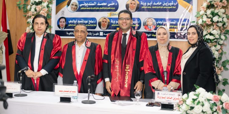 بالصور .. موقع صناع مصر يهنيء د. أحمد يوسف بحصوله علي الدكتوراه