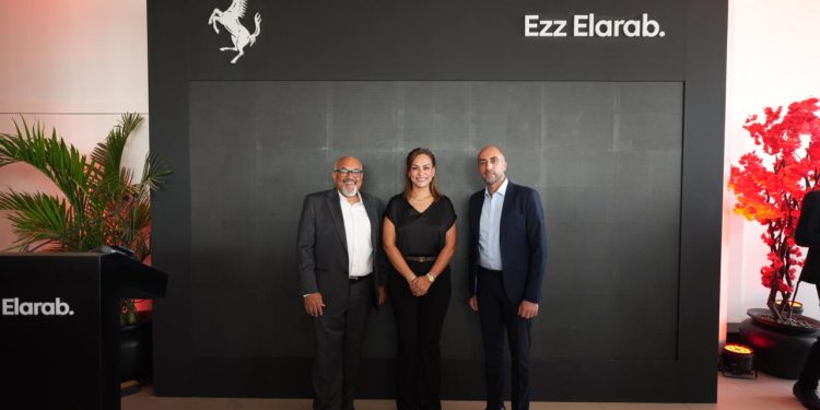 بالصور .. "عز العرب للسيارات" تكشف عن أحدث سيارات فيراري في مصر