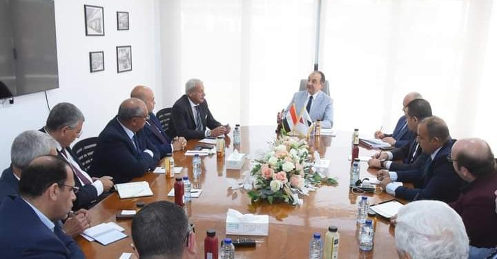 تفاصيل اجتماع وزير قطاع الأعمال مع ممثلي شعبة وسائل النقل باتحاد الصناعات لتوطين صناعة السيارات