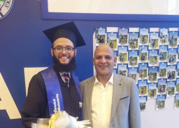 «صناع مصر» يهنئ المهندس رأفت قطب بتخرج نجله في كلية الصيدلة