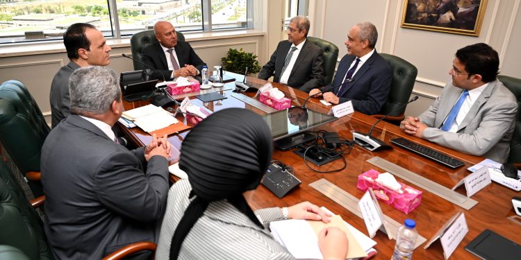 وزير الصناعة يبحث مع مجموعة العربي سبل تطوير صناعة الاجهزة المنزلية وتعميق التصنيع المحلي