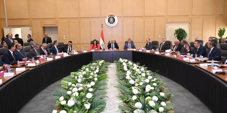 وزير الصناعة: نقل ولاية 5 قطع أراضي بإجمالي مساحة 10 مليون متر مربع من «المجتمعات العمرانية» إلى «التنمية الصناعية»