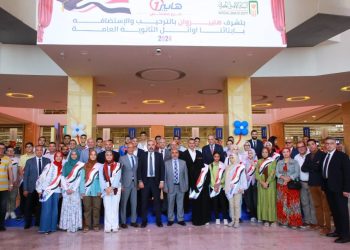 بالصور .. «هايبر وان» يحتفل بأوائل الثانوية العامة داخل فرع سفنكس