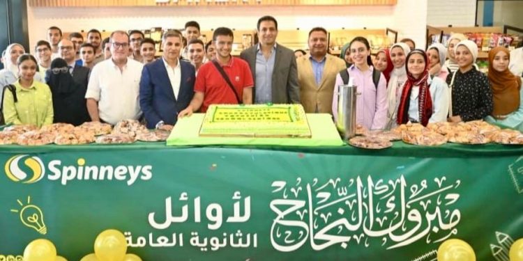 «سبينيس» تحتفل بأوائل الثانوية العامة داخل فرعها بالتجمع الخامس