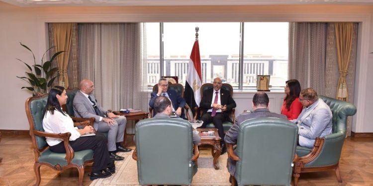 وفد جمعية رجال أعمال إسكندرية يبحث مع وزير العمل عددا من قضايا العمل والتنمية