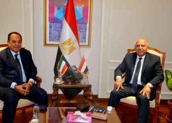 وزير الصناعة يبحث مع السفير الكويتي التعاون في تطوير البنية الفوقية وإدارة وتشغيل ميناء برنيس البحري