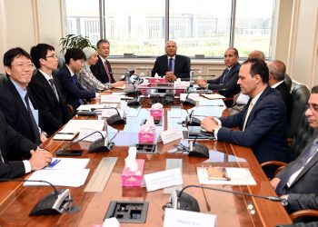 وزير الصناعة والنقل : بحث مد الخط الرابع للمترو شرقا الي العاصمة الادارية وغربا حتى ميدان الحصري في أكتوبر