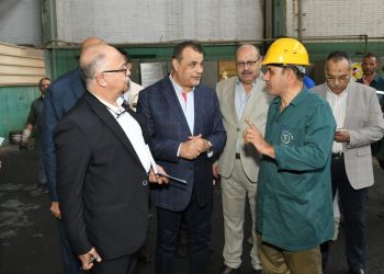 وزير الإنتاج الحربي يوجه بزيادة الإنتاجية والصيانة الدورية بمصنع حلوان للصناعات الهندسية