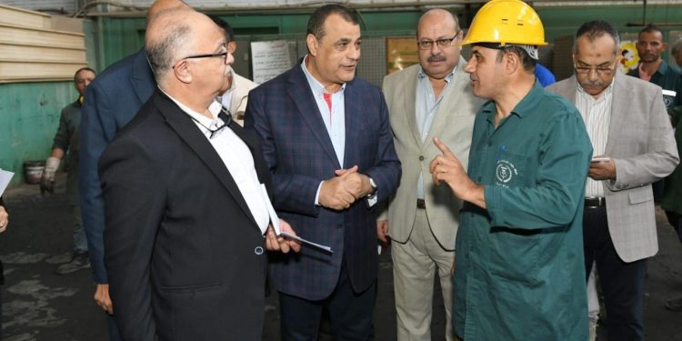 وزير الإنتاج الحربي يوجه بزيادة الإنتاجية والصيانة الدورية بمصنع حلوان للصناعات الهندسية