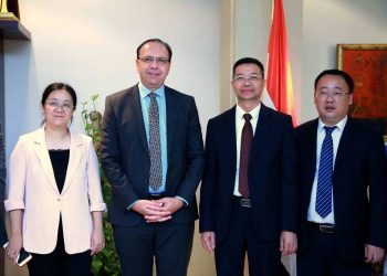 رئيس هيئة المعارض يبحث مع وفد صيني التعاون في إقامة معارض مشتركة