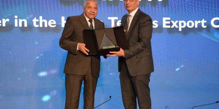 النساجون الشرقيون تفوز بلقب أكبر مصدر لقطاع المفروشات المنزلية في ملتقى الرقابة على الصادرات