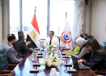وزير الصحة يبحث مع مجموعة «فارما جروب» تعظيم الاستثمارات في توطين صناعة الأدوية