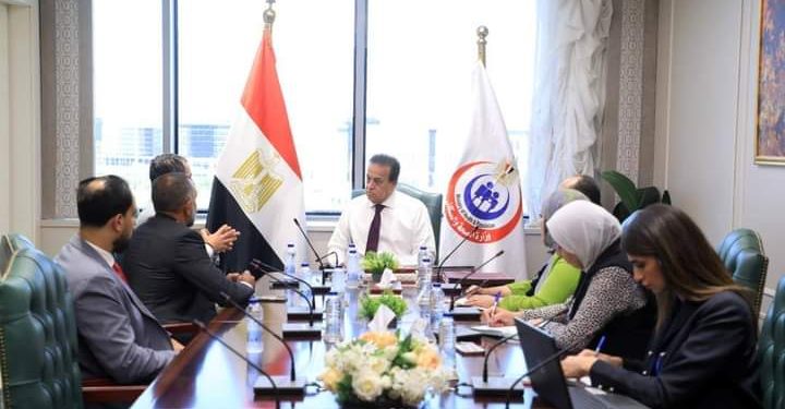 وزير الصحة يبحث مع مجموعة «فارما جروب» تعظيم الاستثمارات في توطين صناعة الأدوية