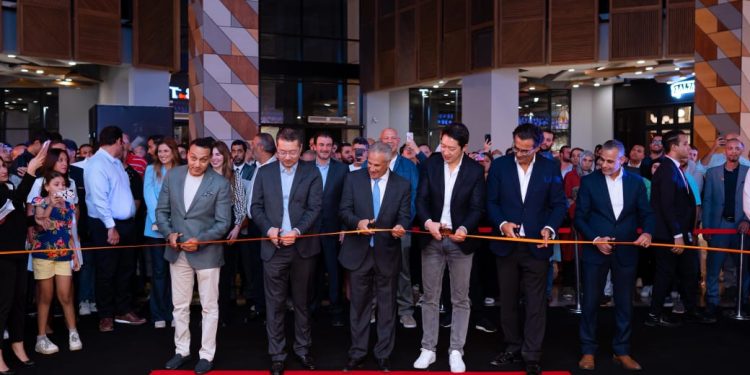 بالصور .. بى تك تفتتح ثاني فروع B.TECH MAX في مول العرب