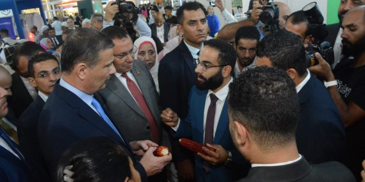 بالصور .. «تكنوسيدز لتكنولوجيا البذور» تستقبل وزير الزراعة بجناحها في معرض صحاري لاستعراض أحدث منتجاتها