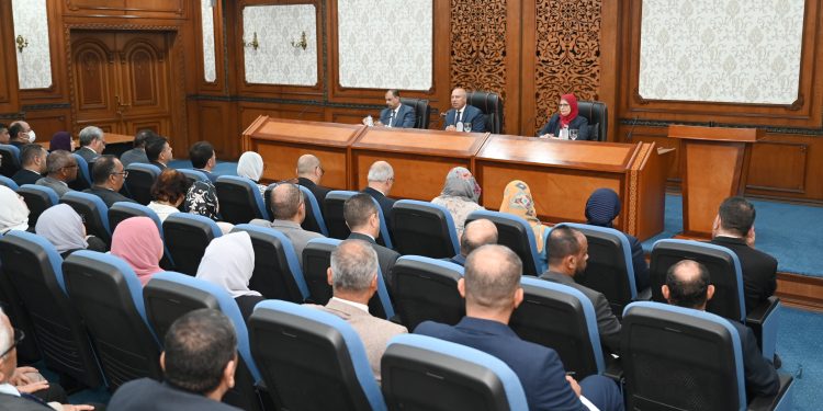 وزير الصناعة : تشكيل جمعية للمستثمرين بكل منطقة صناعية في سوهاج