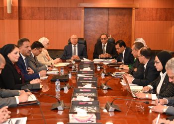 وزير الصناعة لمستثمري قنا : سحب الأراضى الصناعية من المستثمرين فى حالة تعدى المُهل الممنوحة للتشغيل