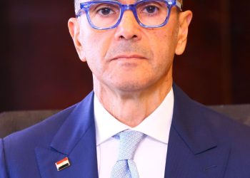 وزير الاستثمار يجتمع مع كبرى الشركات الفرنسية في باريس لجذب الاستثمارات الأجنبية