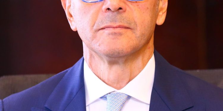 وزير الاستثمار يجتمع مع كبرى الشركات الفرنسية في باريس لجذب الاستثمارات الأجنبية