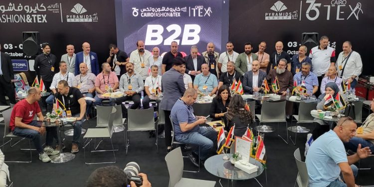 بالصور .. بعثة مشتريين دوليين تزور معرض «كايرو فاشون & تكس» لإبرام تعاقدات تصديرية مع الشركات المصرية