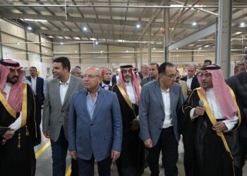 رئيس "يونيفرسال للأثاث" أمام رئيس الوزراء: 5 ملايين دولار استثمارات المصنع ويخصص إنتاجه بالكامل للتصدير