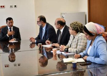 وزير الرياضة يبحث مع رئيس «سلامة الغذاء» التعاون في التوعية بالمكملات الغذائية