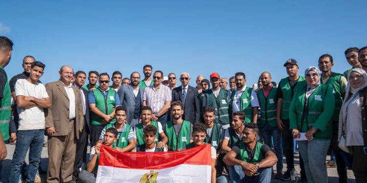 مصر الخير تطلق 22 شاحنة مواد غذائية لأهالي شمال سيناء بحضور المحافظ