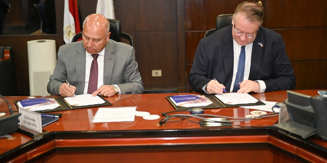 وزير الصناعة : إطلاق مشروع جديد لتعزيز الإنتاجية في صناعات الجلود و الرخام والأثاث