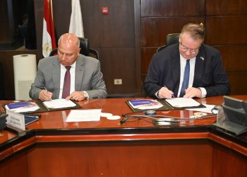 وزير الصناعة : إطلاق مشروع جديد لتعزيز الإنتاجية في صناعات الجلود و الرخام والأثاث