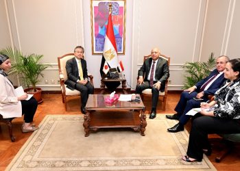وزير الصناعة يبحث مع «يازاكي» اليابانية مستجدات  تدشين مصنعها بالفيوم باستثمارات 30 مليون يورو