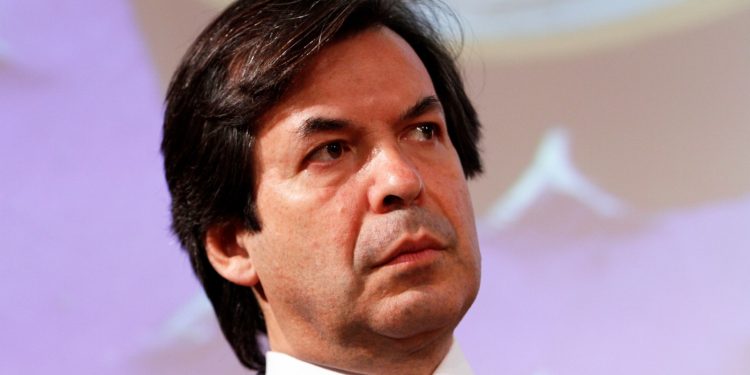 كارلو ميسينا أفضل رئيس تنفيذي لبنك في أوروبا للعام السابع على التوالي في تصنيف Extel