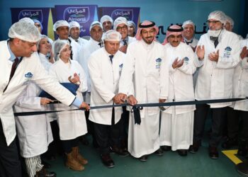 بالصور .. وزير الصناعة يفتتح خطين إنتاج للأجبان بمصنع بيتي بطاقة إنتاجية 100 ألف طن سنوياً