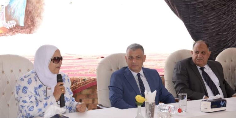 محافظ الإسماعلية ومؤسسة العربي يسلمان 40 جهاز كهربائياً لـ 10 عرائس