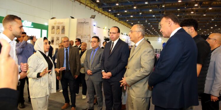 رئيس هيئة المعارض يفتتح معرض coverex للمفروشات والسجاد بمشاركة 50 شركة