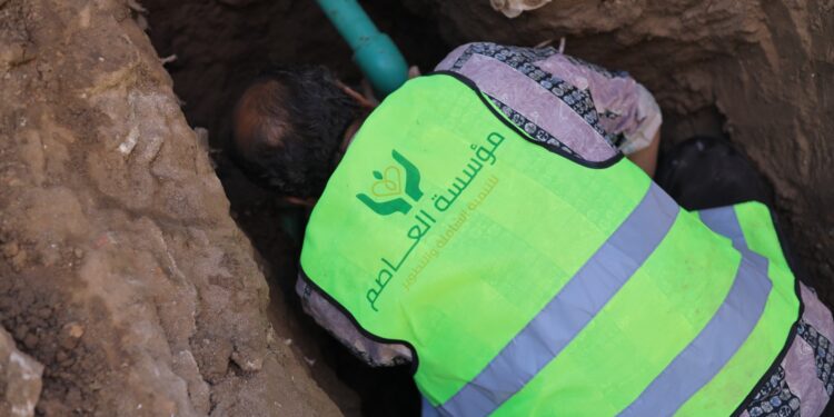 مؤسسة “العاصم للتنمية” تنتهي من تنفيذ خط مياه نقية للأولى بالرعاية في قرية أبو علي بالمنيا