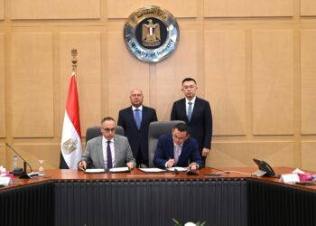 بحضور وزير الصناعة .. توقيع اتفاق بين «بايك» الصينية و «ألكان» لإقامة مصنع لإنتاج سيارات كهربائية في مصر