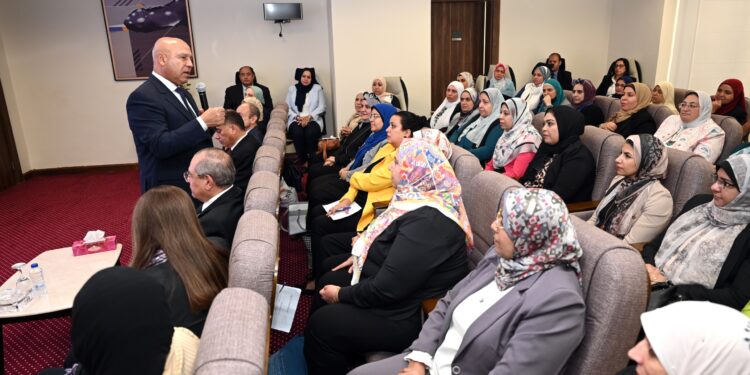 وزير الصناعة يشهد بدء أولى جلسات فعاليات البرنامج التدريبي “تأهيل القيادات النسائية النوعية”