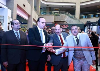 بالصور .. رئيس هيئة المعارض يفتتح معرض للسيراميك والبورسلين والأجهزة الكهربائية بمشاركة 65 شركة وطنية