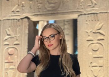 آنا كنيشينكو تحتفل بإطلاق برنامجها «جسور مصر» في البيت الروسي