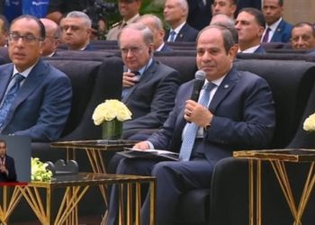 السيسي يوجه رسالة للمستثمرين ورجال الصناعة لخفض فاتورة الاستيراد