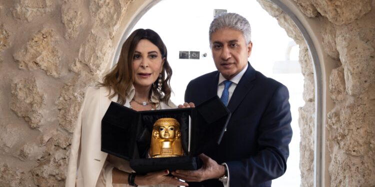 وزير السياحة والآثار يشارك نيابة عن رئيس الوزراء في الاحتفال بالعيد الوطني لروسيا