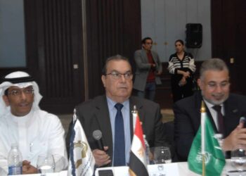 رئيس لجنة التعاون العربي يستعرض حوافز الاستثمار في مصر أمام وفد من المستثمرين السعوديين