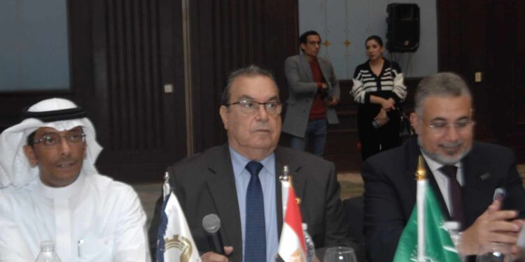 رئيس لجنة التعاون العربي يستعرض حوافز الاستثمار في مصر أمام وفد من المستثمرين السعوديين