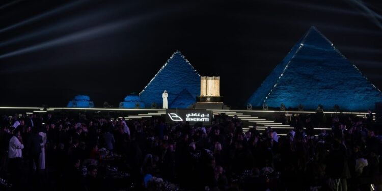 حسين الجسمي يتألق في حفل إطلاق مشروع “بن غاطي سكاي رايز” بالأهرامات