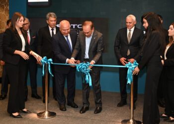 وزير الصناعة يفتتح مصنع سيارات بروتون الماليزية في مصر