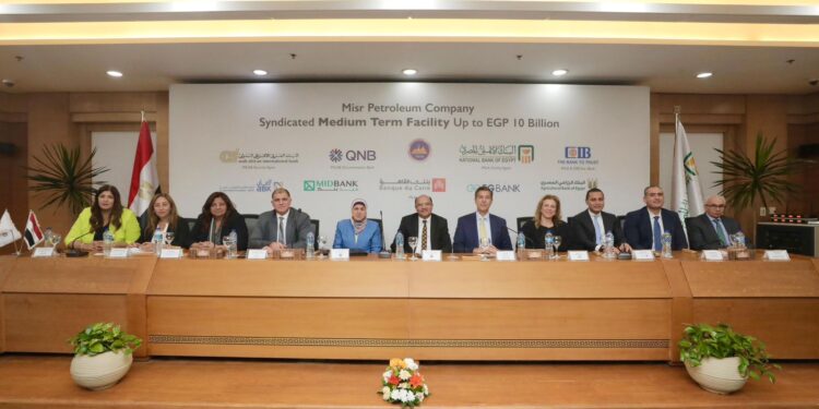 بتمويل 10 مليار جنيه..البنك الأهلي يقود تحالفاً بنكياً بمشاركة 8 بنوك لصالح مصر للبترول