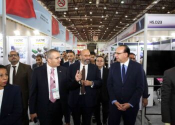 رئيس هيئة المعارض يفتتح معرض «اوتو تك»  بمشاركة 300 شركة محلية ودولية