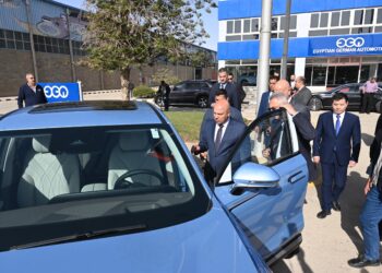 وزير الصناعة يشهد إطلاق سيارة إكسيد المنتجة في مصر