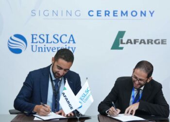 شراكة إستراتيجية بين «لافارﭺ مصر» و جامعة اسلسكا الدولية لتأهيل الموظفين و الكوادر الإدارية