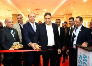 بالصور .. رئيس هيئة المعارض يفتتح معرض القاهرة الدولي للأخشاب بمشاركة 90 شركة